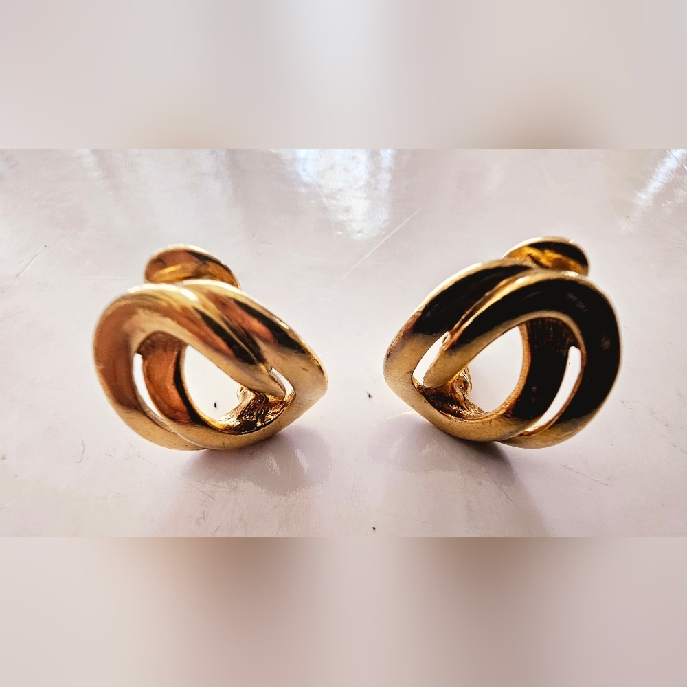 Vintage Monet gold double circle post cilp on earrings